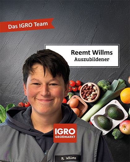 Portrait von Azubi Reemt Willms im IGRO Großhandel vor frischen Zutaten, Teil des IGRO Teams