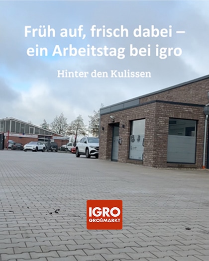 Außenansicht des IGRO Großmarkt Gebäudes mit der Text-Grafik 'Früh auf, frisch dabei – ein Arbeitstag bei igro'.