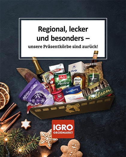 IGRO Großmarkt Präsentkörbe: Ein festlich gefüllter Geschenkkorb mit regionalen und internationalen Leckereien wie Wein, Kaffee, Süßigkeiten und Nüssen. Text-Grafik: Regional, lecker und besonders.